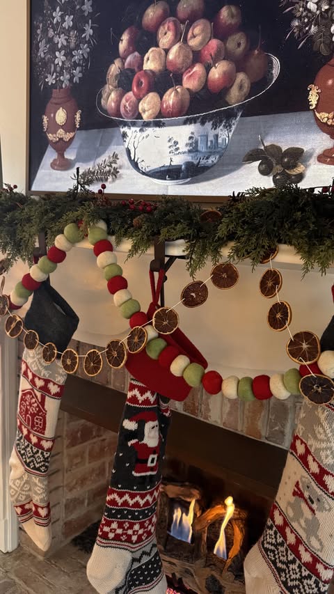 Instagram post by @bianca_tortorici for Acanva. Caption reads: [...] yours, the Black Friday offers at....