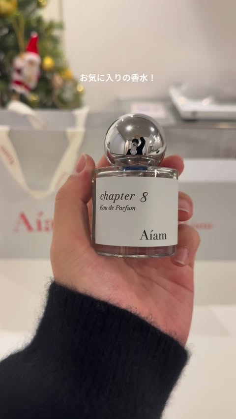Instagram post by @_sumi_cafe for Aíam. Caption reads: Aiamのホリデーギフト開封！ @aiam.beauty #aiam #promotion....
