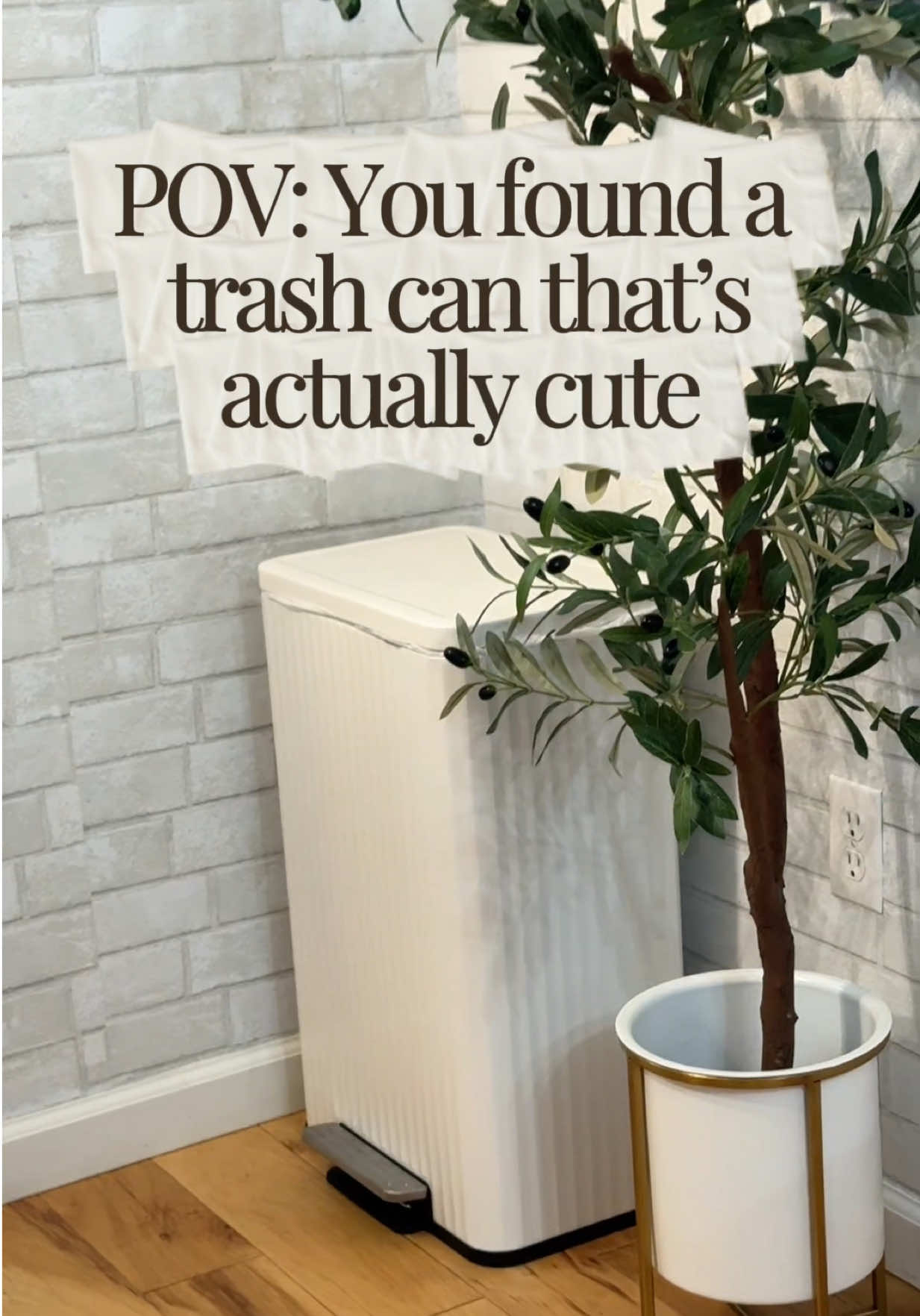 TikTok post by @shopminnfinds for Songmics. Caption reads: [...] #modernhome #tiktokshopcreatorpicks....