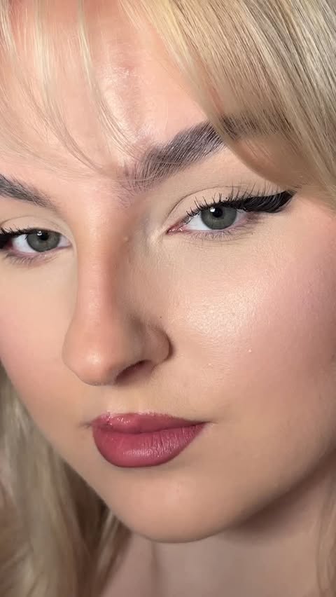 Instagram post by @iv_mua for Eveline Cosmetics. Caption reads: [...] hack ✨ Ib: @lenkalul 🤍 Product:....