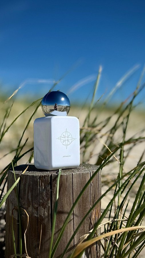 Instagram post by @parfum_hanna_ for pernoire. Caption reads: Anelo - Pernoire Do you have a favourite from....