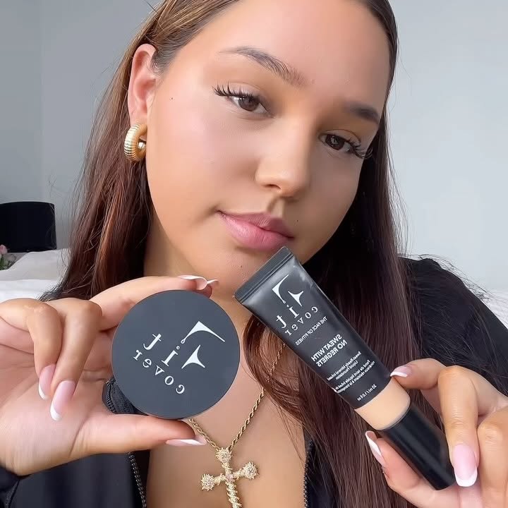 Instagram post by @ebonyy.power for Fitcover. Caption reads: [...] my code “EBONYFIT” to save some money!....