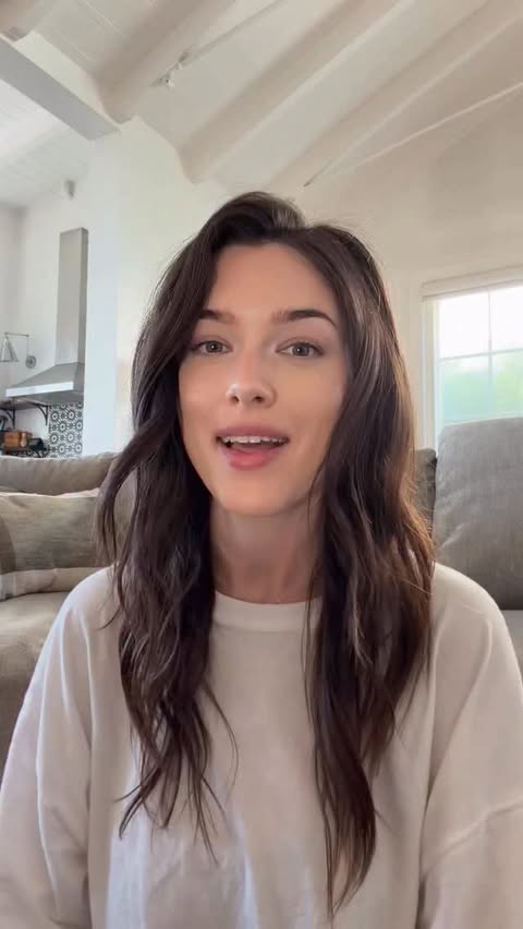 Instagram post by @heylaurensummer for BlueChew. Caption reads: [...] of confidence this holiday season 🥰🩵....