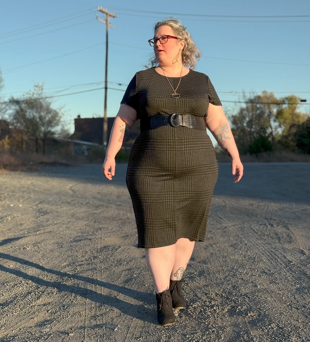Instagram post by @mk_ultracool for Universal Standard. Caption reads: This is a power dress! 💯👏🏻 @universalstandard....