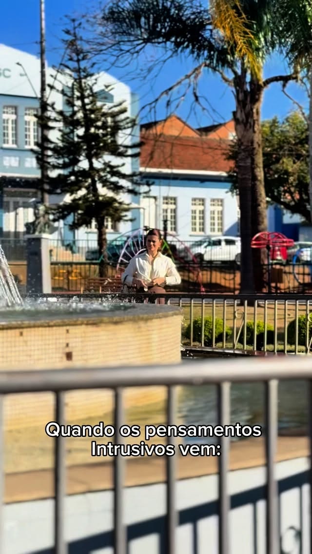 Instagram post by @kamillyfer for Eudora. Caption reads: Me conta qual seu pensamento intrusivo!? 😂 eu....