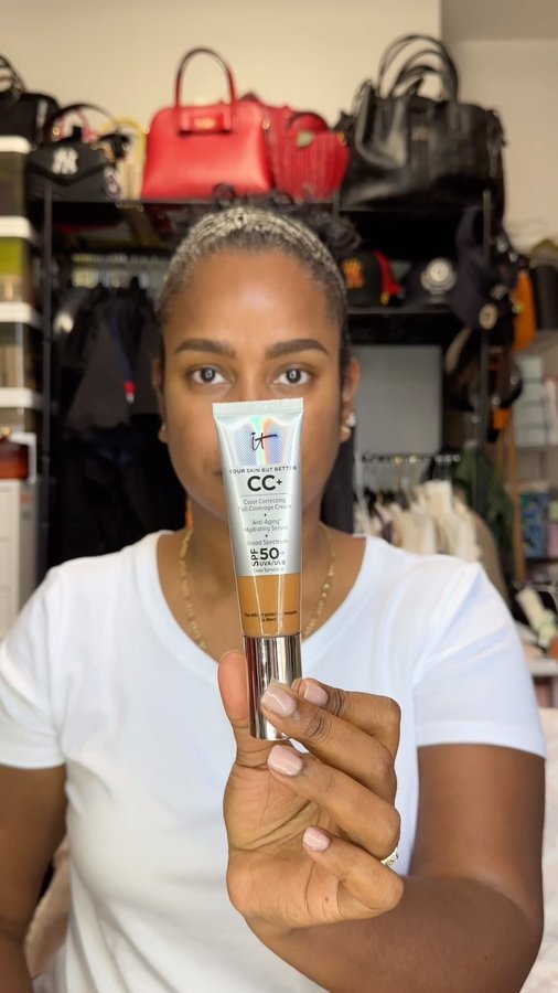 Instagram post by @aurasmakeupbox for Alamar Cosmetics. Caption reads: In love with my demure  #complexionroutine....