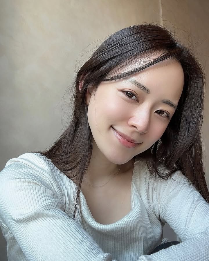 Instagram post by @sekine.risa for SK-II. Caption reads: 毛穴が悩みがある時ってメイクノリも悪いし、お肌もツヤんと見えなくてとっても萎えない？

美容医療で毛....