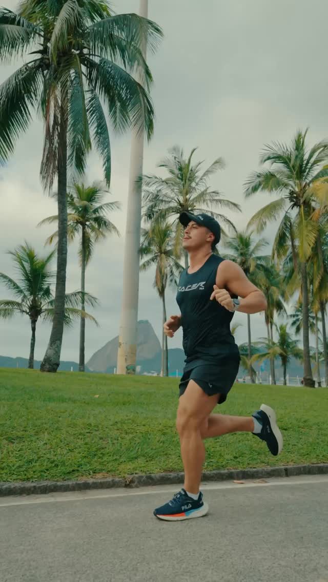 Instagram post by @franciscovitti for Fila. Caption reads: Meu ritmo muda o tempo todo — mas o Speedzone da....
