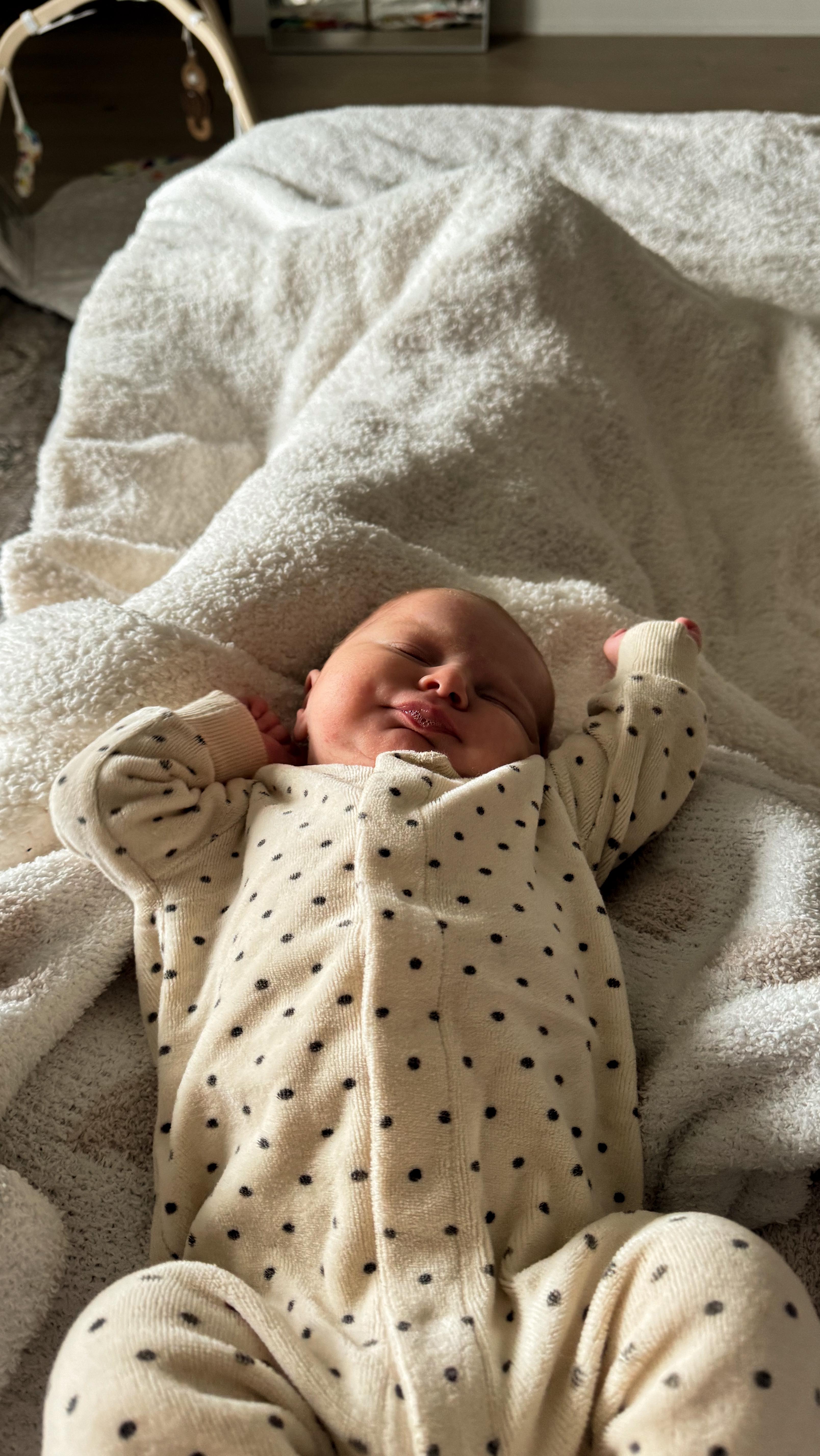 Instagram post by @kels.ander for Kendamil. Caption reads: Someone remind me when I had my lobotomy 🤯 After....