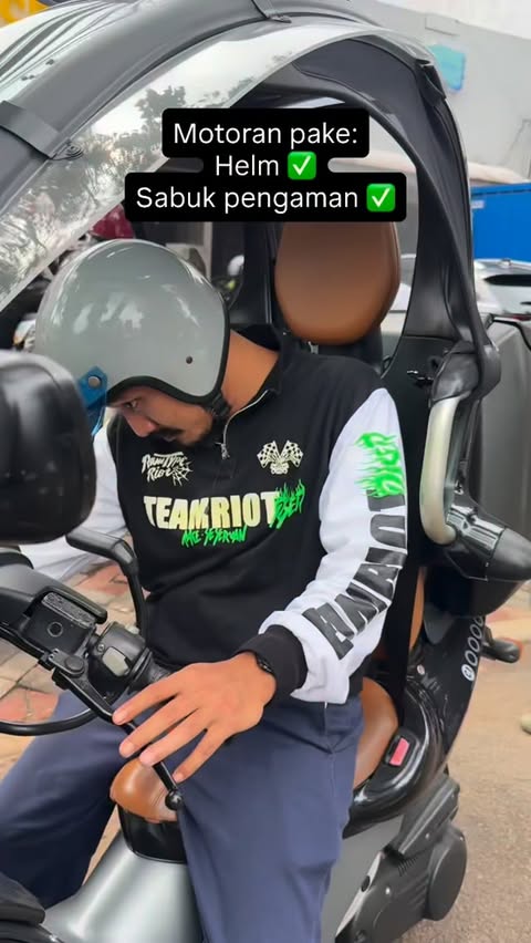 Instagram post by @shitlicious for Motul. Caption reads: [...] PUOOOLL! Jangan lupa mampir ke booth....