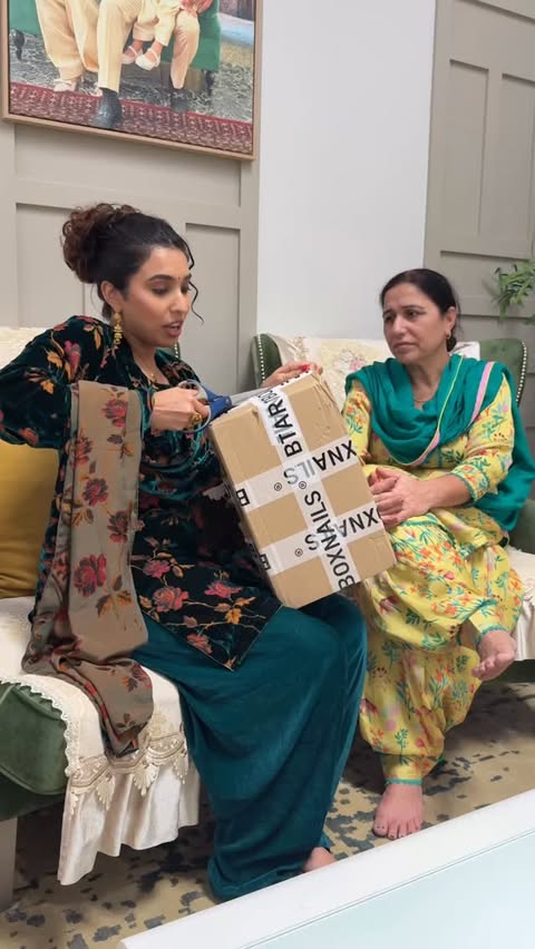 Instagram post by @harmanbeautyy for BTArtboxnails. Caption reads: @btartboxnails 🩷 
.
.
Use code HAR10 for 10%....