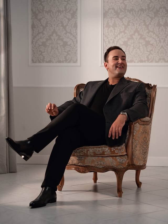 Instagram post by @erik.heart for KARL LAGERFELD. Caption reads: ✨ Die kleinen Dinge im Leben ✨

LEBE den....