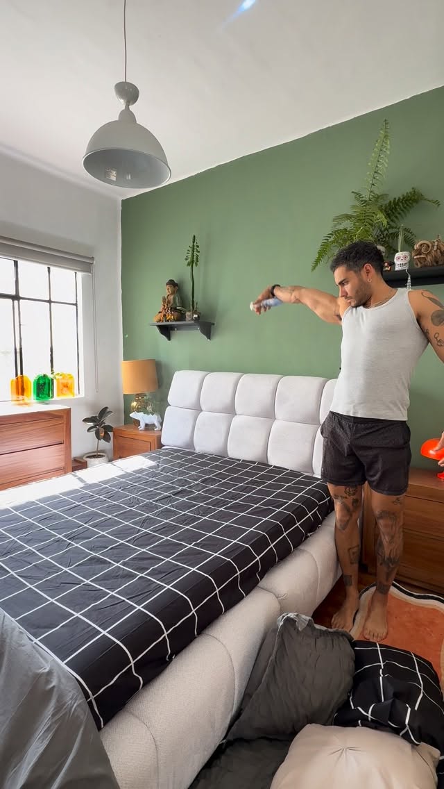 Instagram post by @pascalnadaud for Glade. Caption reads: ¡Hoy vamos a transformar nuestra rutina! 💥....