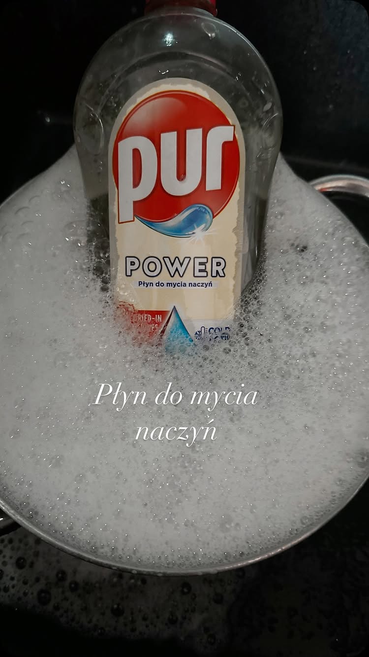 Instagram post by @_momtobe_89 for askteamclean. Caption reads: Jakich produktów uzywacie do mycia....