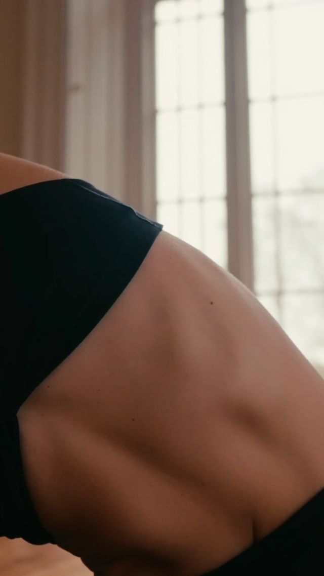 Instagram post by @kayleighhjaynefit for Kineon. Caption reads: [...] a pain-free future? 🙋🏻‍♀️

AD | The....