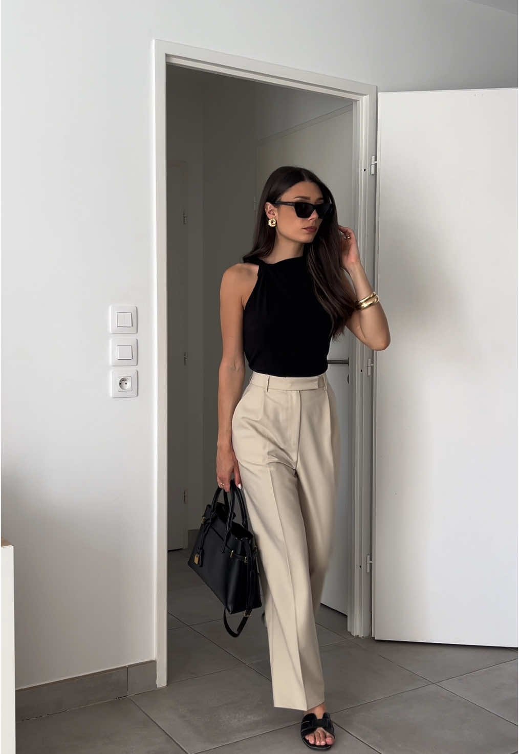 TikTok post by @reybanah for THE COMMENSE. Caption reads: 1,2,3 or 4 ? find your girl boss style on....