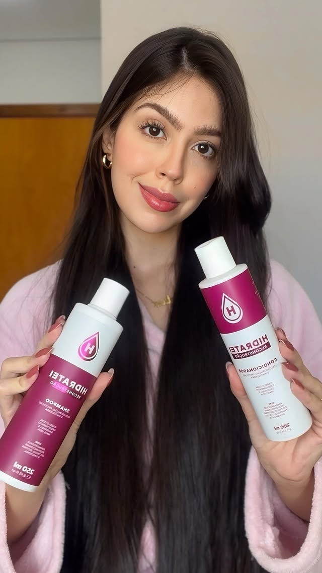 Instagram post by @leticiacdoss for Hidratei. Caption reads: Linha de Reconstrução @hidratei 💗🎀💖 . . . . . .....