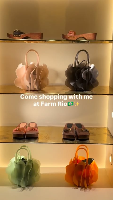 Instagram post by @jessworkk for FARM Rio. Caption reads: Getting summer ready in @farmrio at SoHo!! #ad.