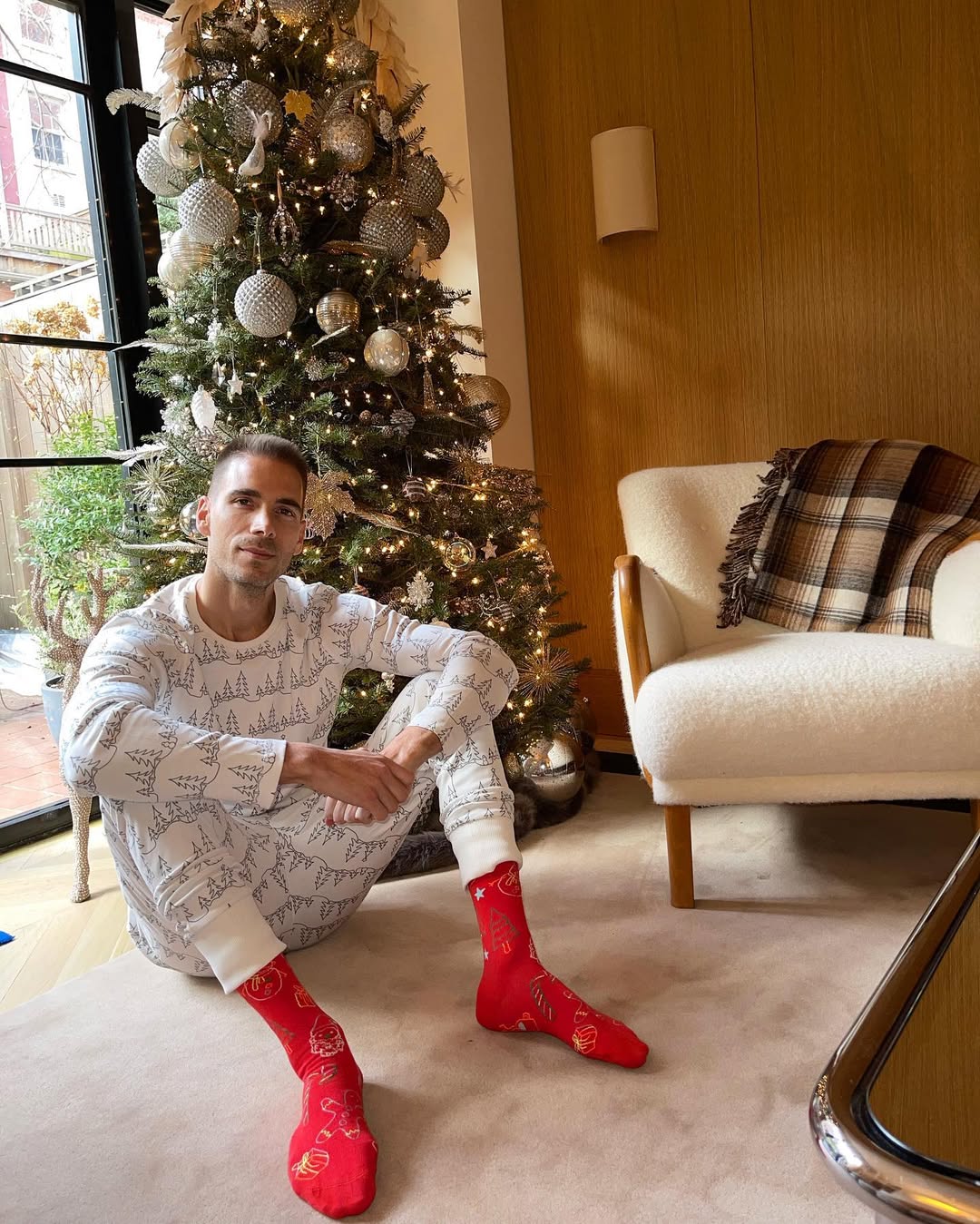 Instagram post by @simonhuck for Happy Socks. Caption reads: Stepping up my holiday sock game @happysocks....