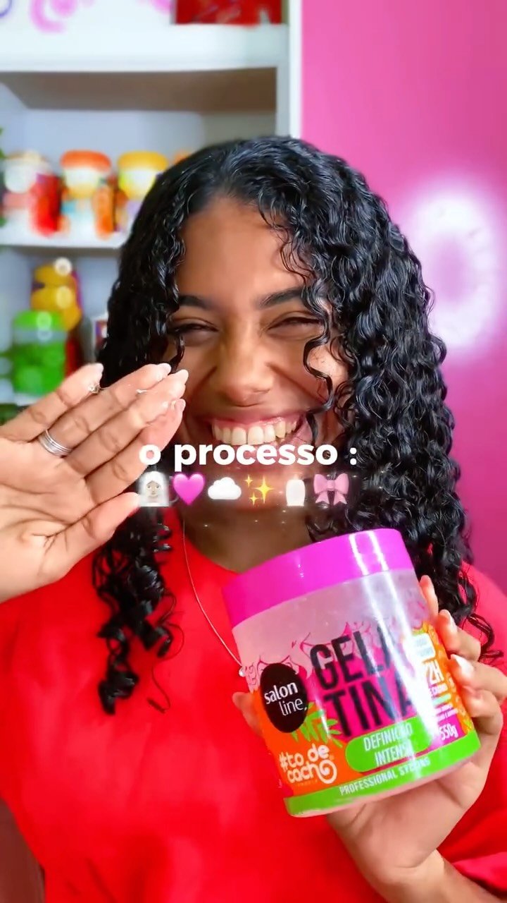 Instagram post by @yasmim._costta for #todecacho. Caption reads: O resultado fala por si: cachos definidos,....