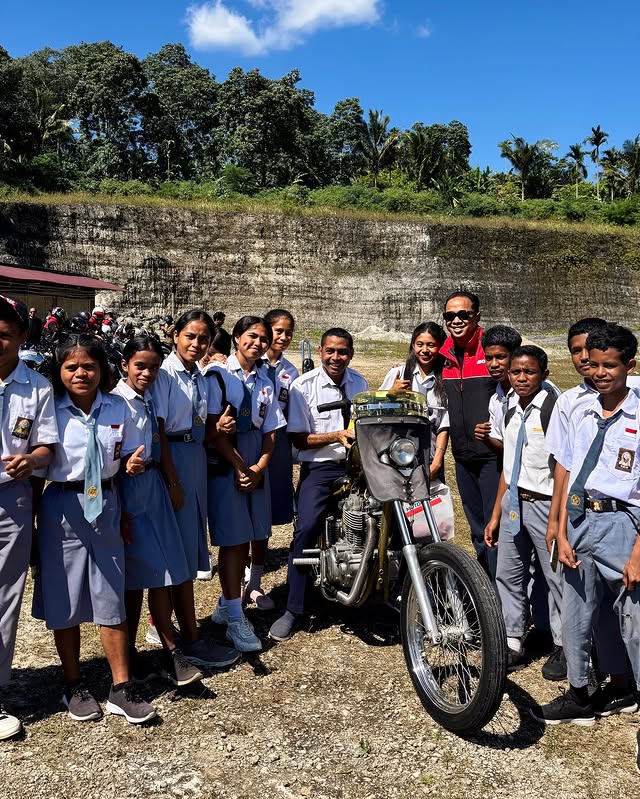 Instagram post by @omarannas for Motul. Caption reads: [...] itu, kami mendapat kesempatan dari....