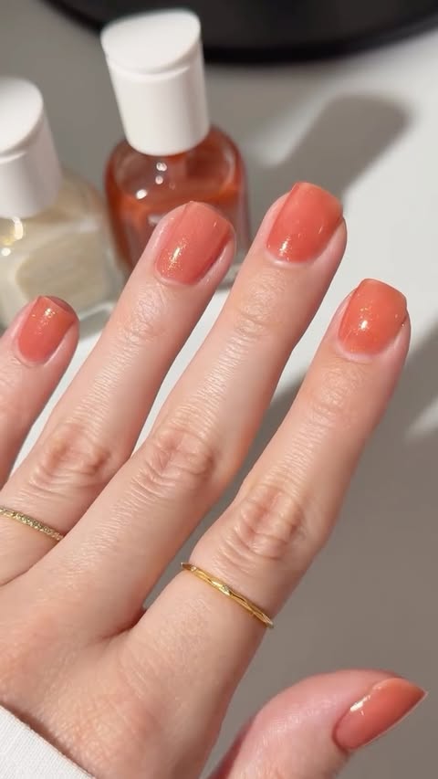Instagram post by @hannahj0elle for ohora. Caption reads: [...] than you’d think. But I love how these....