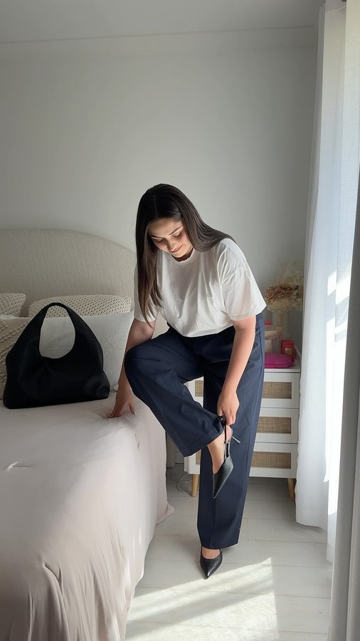 Instagram post by @livingwithendometriosis__ for Modibodi. Caption reads: Whilst life can feel unpredictable when living....