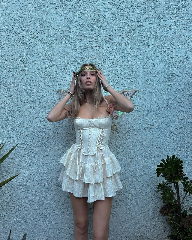 Instagram post by @nazzsahiinn for Winx Club. Caption reads: Flora✨🧚🏼🤍 

#reklam.