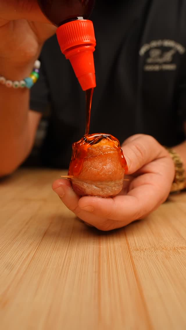 Instagram post by @meatlicious for Weber Grills. Caption reads: Mac & Cheese Pig Shots
Recipe below ⬇️

Smoked on....