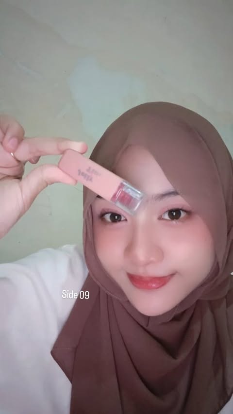 Instagram post by @puuyuu26 for Implora. Caption reads: Suka banget pake jelly tint dari #implora bikin....