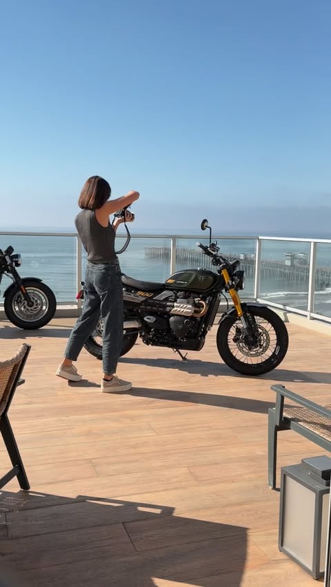 Instagram post by @elene_lac for Triumph Motorcycles. Caption reads: Behind the scenes : motos, soleil, Californie.....
