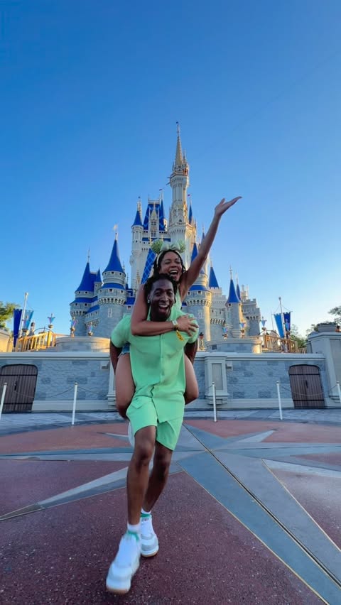 Instagram post by @keda_baby for Disney Parks. Caption reads: [...] 💚 📍: @waltdisneyworld hosted by....
