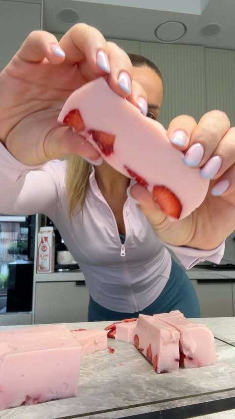 Instagram post by @missgabyte for Žemaitijos pienas. Caption reads: Pats mėgstamiausias mano desertas šiuo metu, čia....