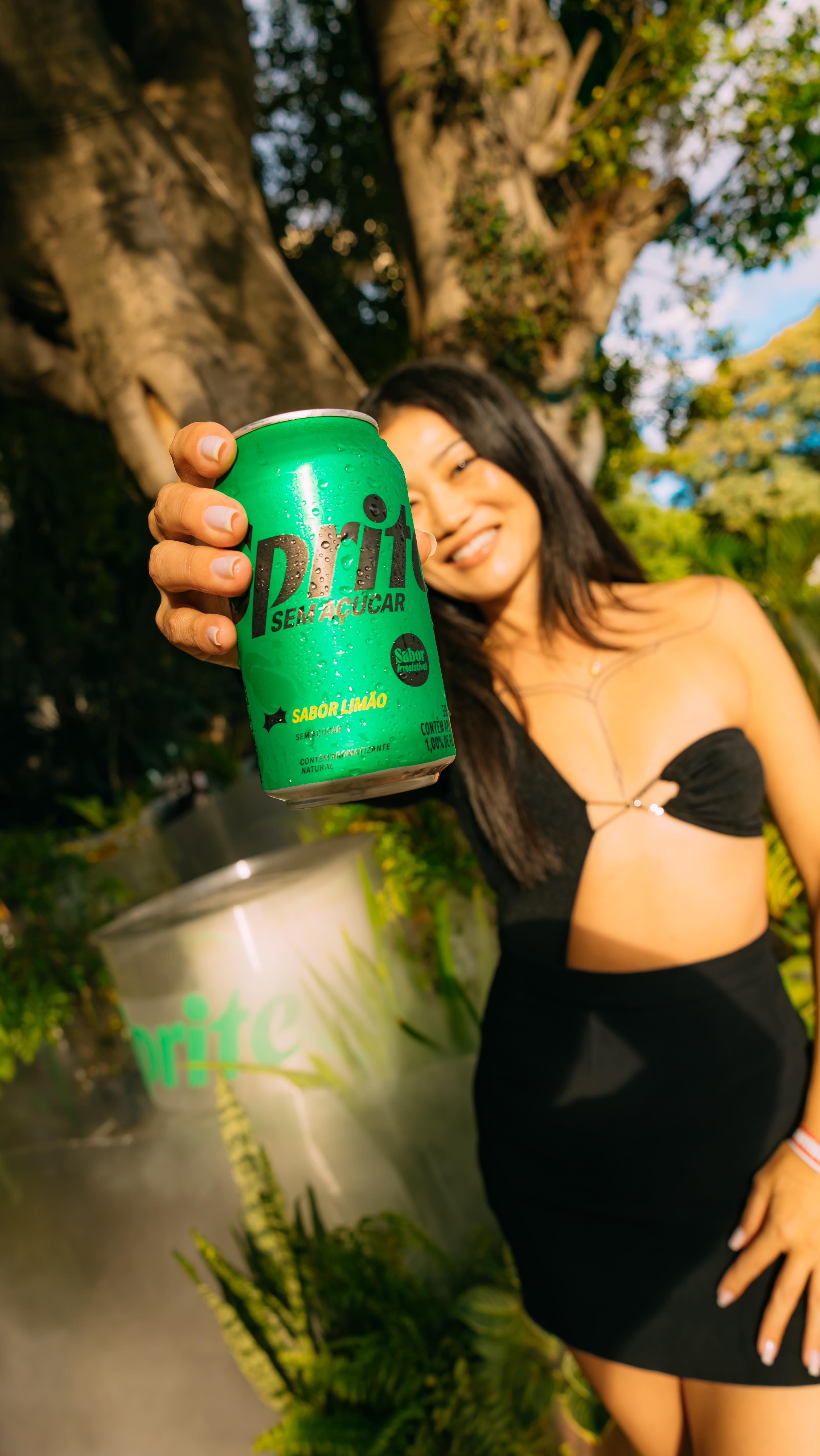 Instagram post by @eliiwasa for Sprite. Caption reads: Que experiência que foi tocar no @goptun Festival,....