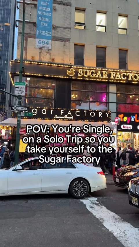 Instagram post by @noemurillo for Groupon. Caption reads: @groupon Solo Date at the Sugar Factory.