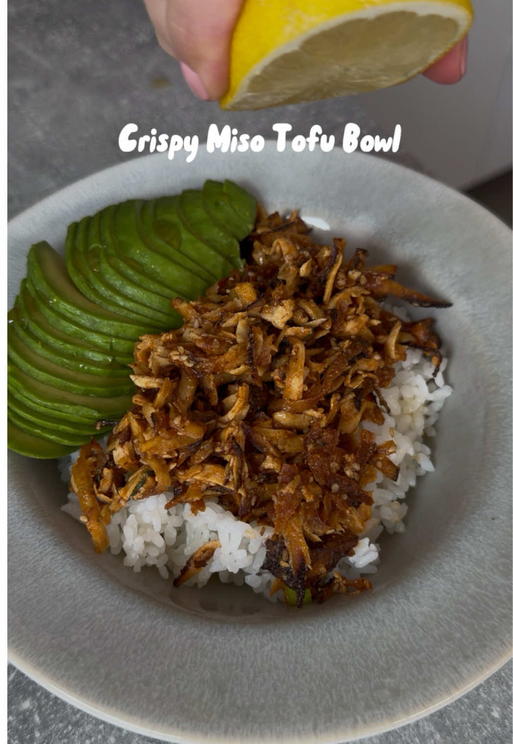 TikTok post by @samtastytreats for COSORI. Caption reads: [...] Miso Tofu Bowl mit meinem @COSORI 🧡....