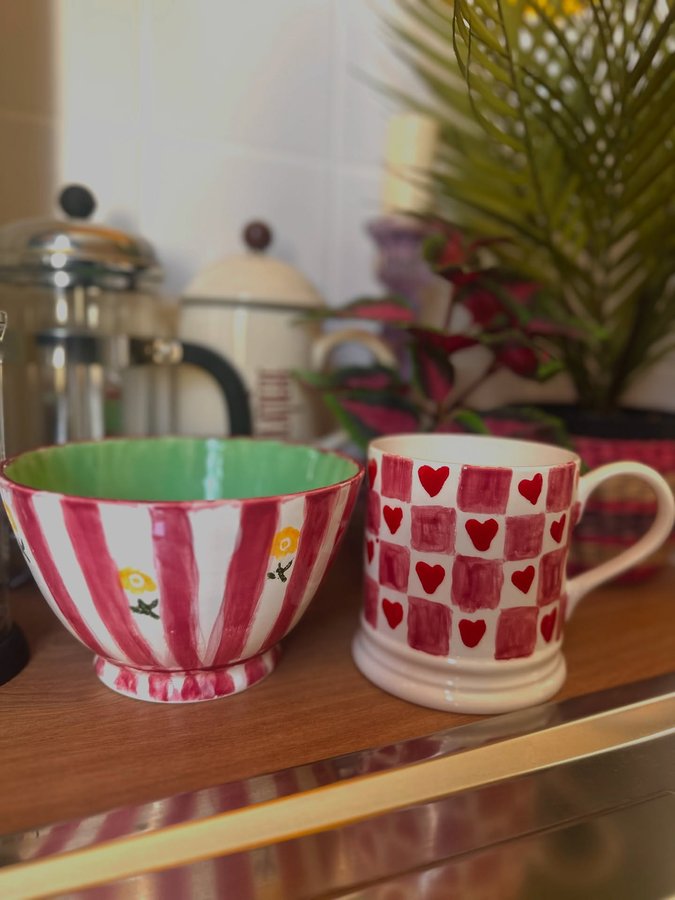 Instagram post by @yourlondonbestiee for Pottery Café. Caption reads: [...] Northcote Road, SW11 6QB [INVITE]....