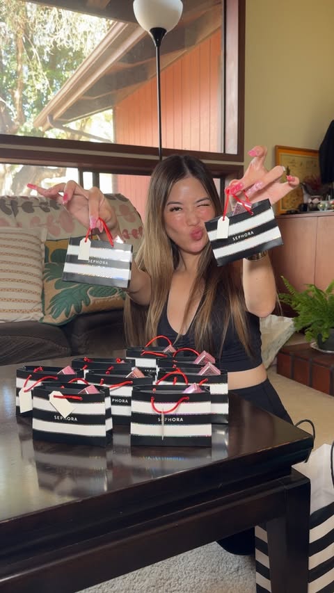 Instagram post by @mangomoniica for Hawaiian Airlines. Caption reads: [...] It was a hectic travel day and the....