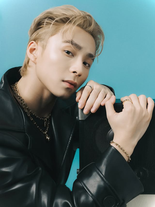 Instagram post by @wokeupat4am.444 for Tiffany & Co.. Caption reads: A little Tiffany magic, a little Christmas charm,....