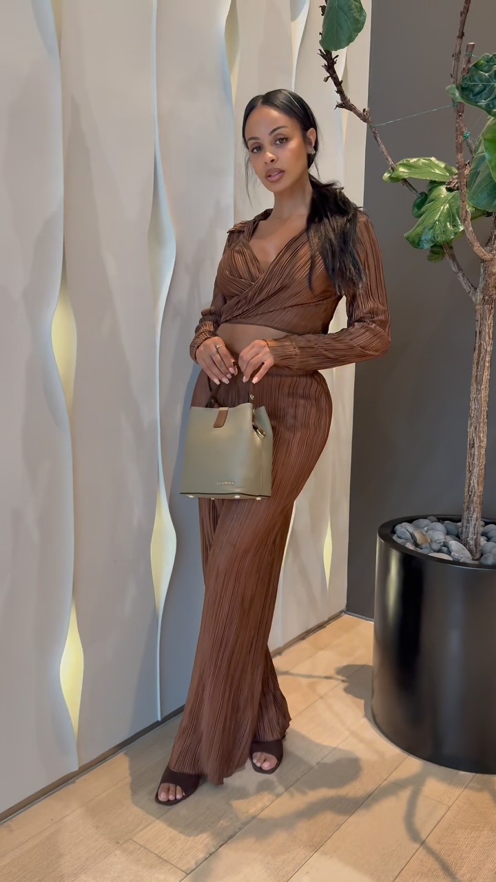 Instagram post by @ana_montana for GLAMIRA. Caption reads: @glamira has the cutest accessories  #GLAMIRA....