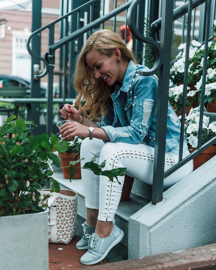 Instagram post by @vera.laro for Condé Nast Traveller. Caption reads: #sponsored Got my head in the clouds ☁️ - ahem - I....