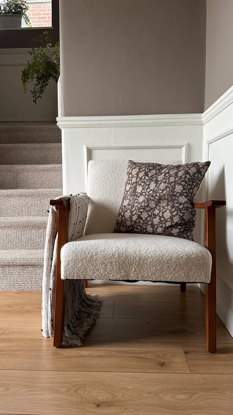 Instagram post by @mydreamhome_usplus6 for Yaheetech. Caption reads: “Coming home just got even better 🤍

AD| A seat,....