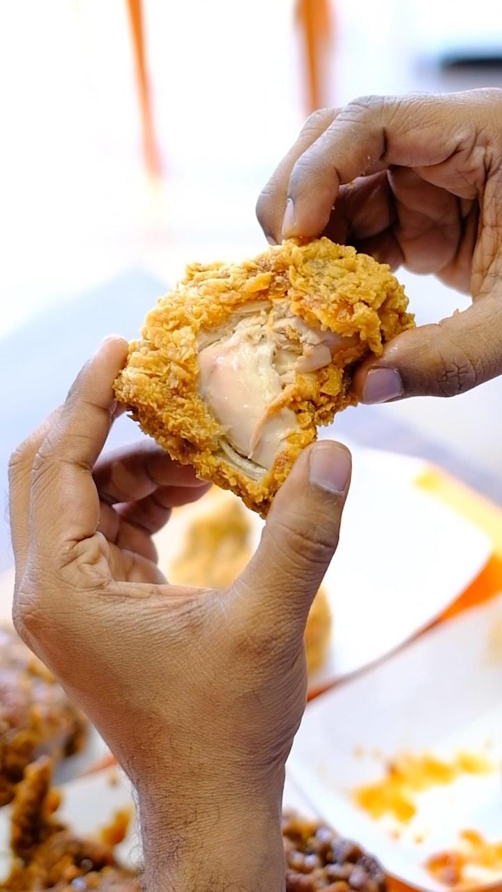 Instagram post by @foodhunter_sabu for Popeyes. Caption reads: 🚨Kakkanad, get ready to spice up your taste....