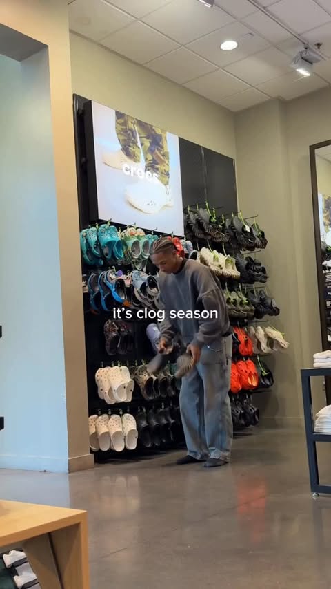 Instagram post by @tphillss for Foot Locker. Caption reads: [...] yet still got the W in the Echo RO.....