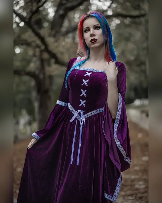 Instagram post by @elizabethvampirelady for Scarlet Darkness. Caption reads: [...] dress (gifted) - @scarletdarkness_official....