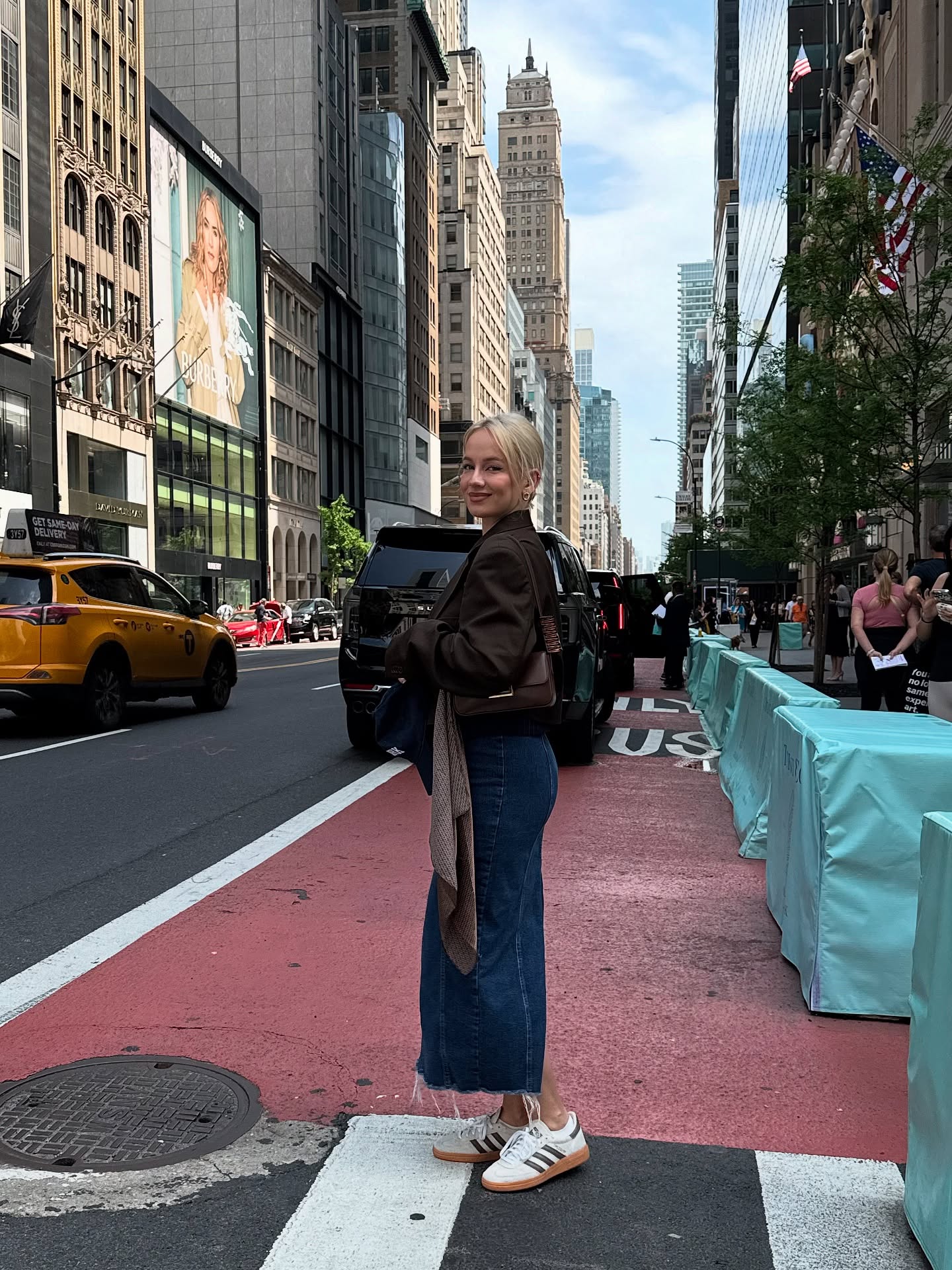 Instagram post by @apaluszewska for Girls LOVE Travel®. Caption reads: #photodump from NYC 🗽🇺🇸.