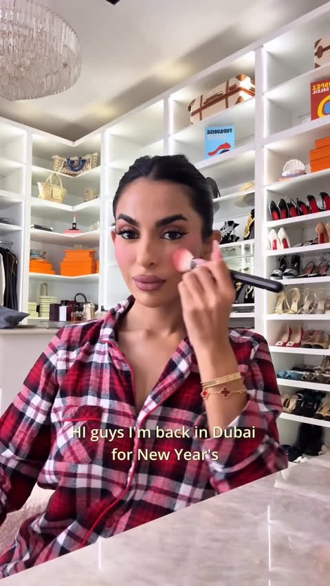 Instagram post by @hala.owais for talabat. Caption reads: [...] 🩷 
Got the perfect flowers 💐 from....