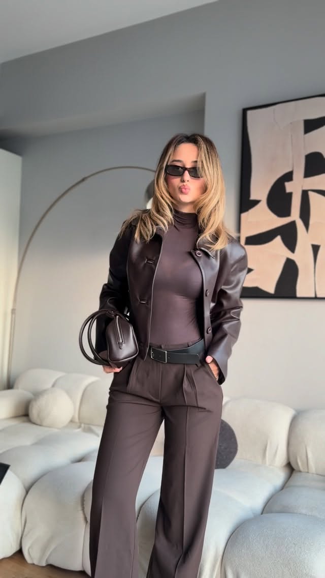 Instagram post by @busrarii for Trendyol. Caption reads: Hepsi indirime girmissss🖤 favorin hangisi olduu?....