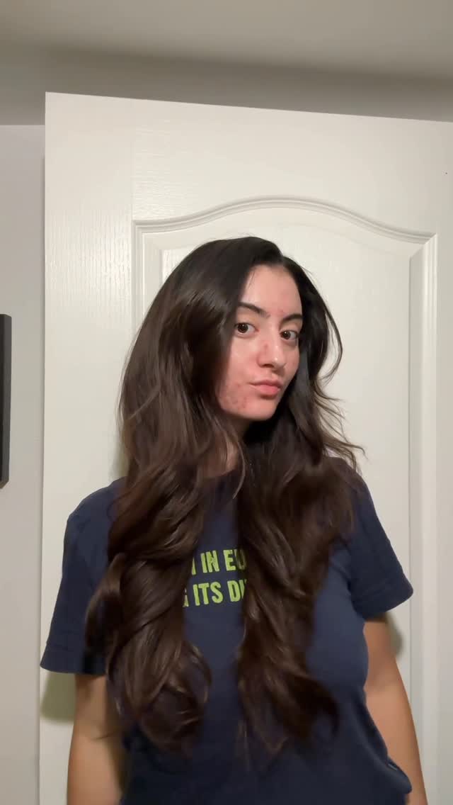 Instagram post by @laviniarusanda for Peace Out Skincare. Caption reads: Good morning 🥰✨ let’s shed lol 
@peaceoutskincare....