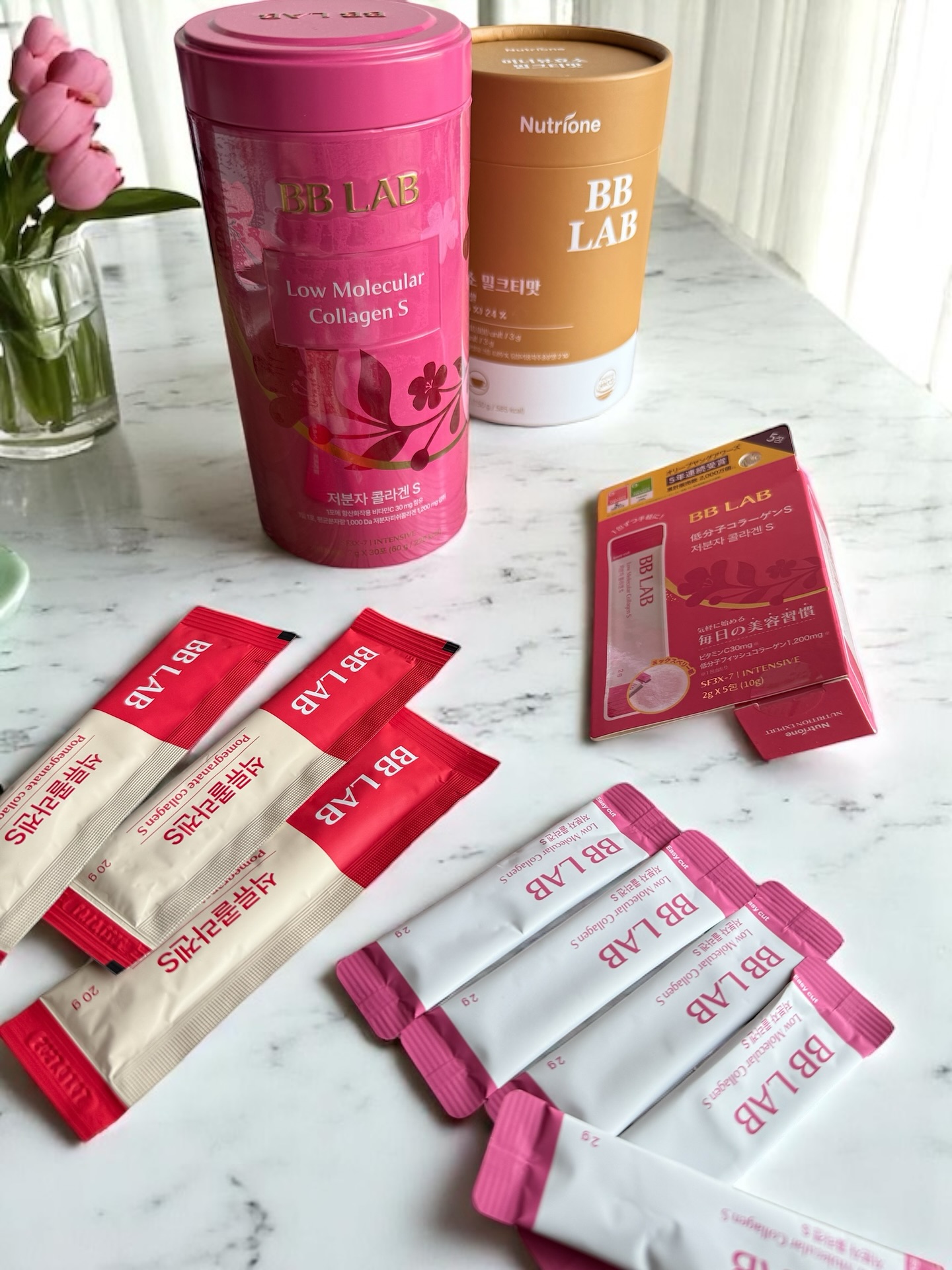 Instagram post by @momojuicypeach for Nutrione Japan. Caption reads: ⁡
⁡
📍【ドン・キホーテで買える話題のコラーゲン🧴✨】
⁡
韓国オリーブヤングで5年連続1位�....